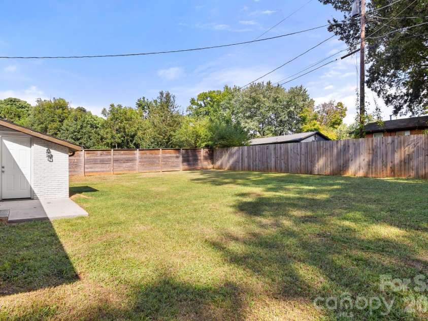 2427 Carrington Court, Charlotte, NC 28208.  MLS# CAR4426258, YatesRealty ID 52332. 