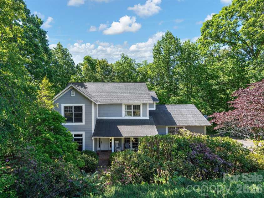 177 Skyview Circle, Asheville, NC 28804.  MLS# CAR4427276, YatesRealty ID 52333. 