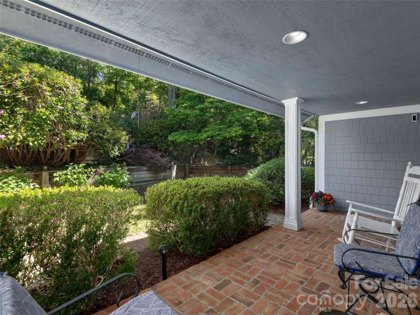177 Skyview Circle, Asheville, NC 28804.  MLS# CAR4427276, YatesRealty ID 52333. 