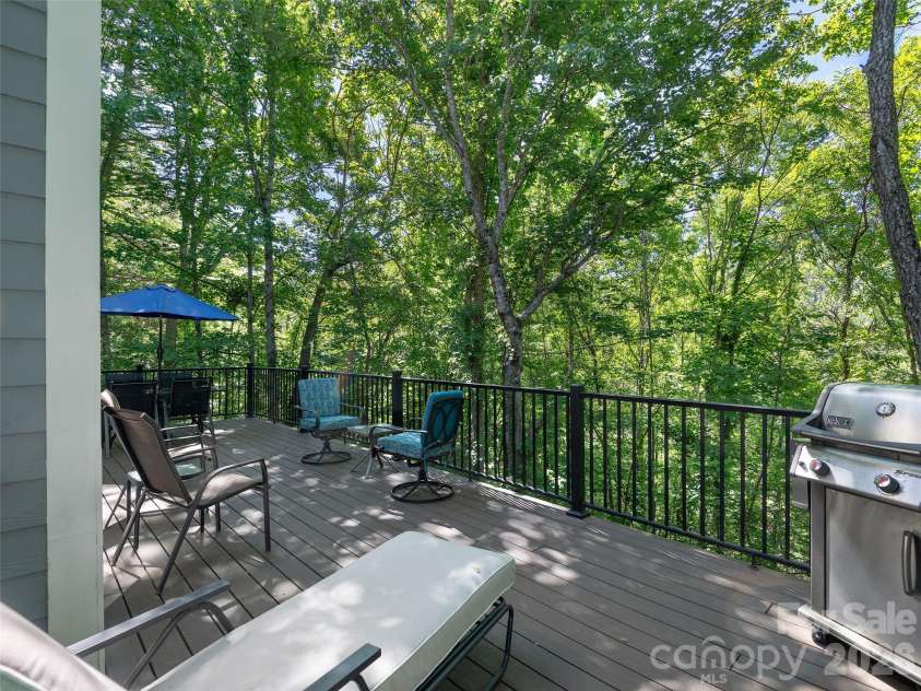 177 Skyview Circle, Asheville, NC 28804.  MLS# CAR4427276, YatesRealty ID 52333. 