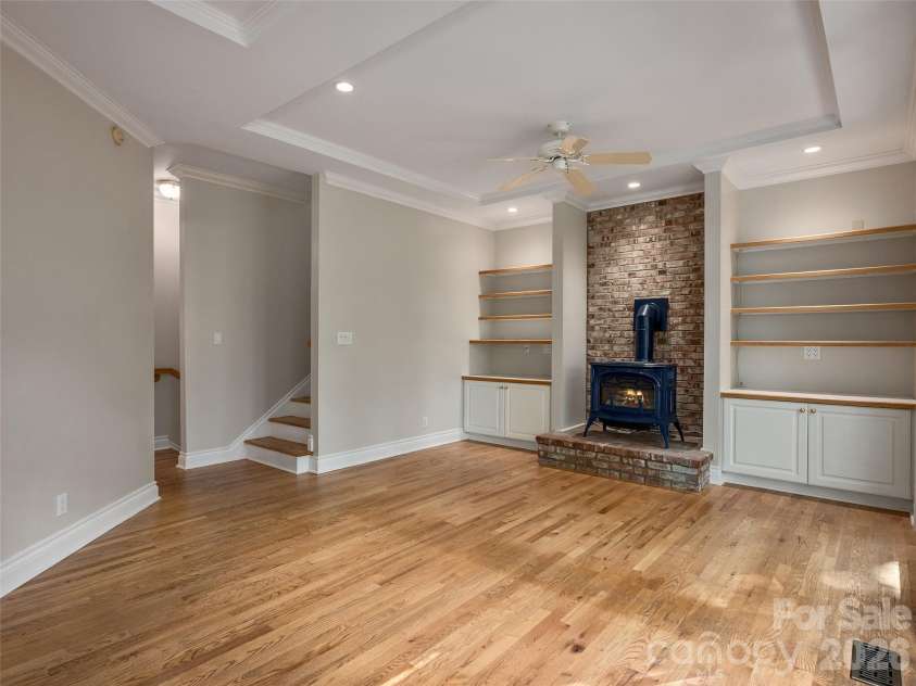 177 Skyview Circle, Asheville, NC 28804.  MLS# CAR4427276, YatesRealty ID 52333. 