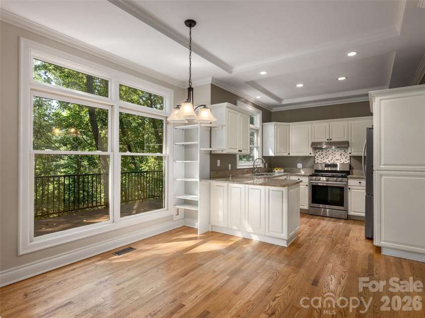 177 Skyview Circle, Asheville, NC 28804.  MLS# CAR4427276, YatesRealty ID 52333. 