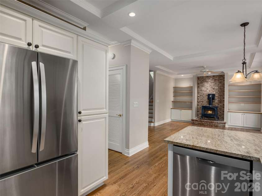 177 Skyview Circle, Asheville, NC 28804.  MLS# CAR4427276, YatesRealty ID 52333. 