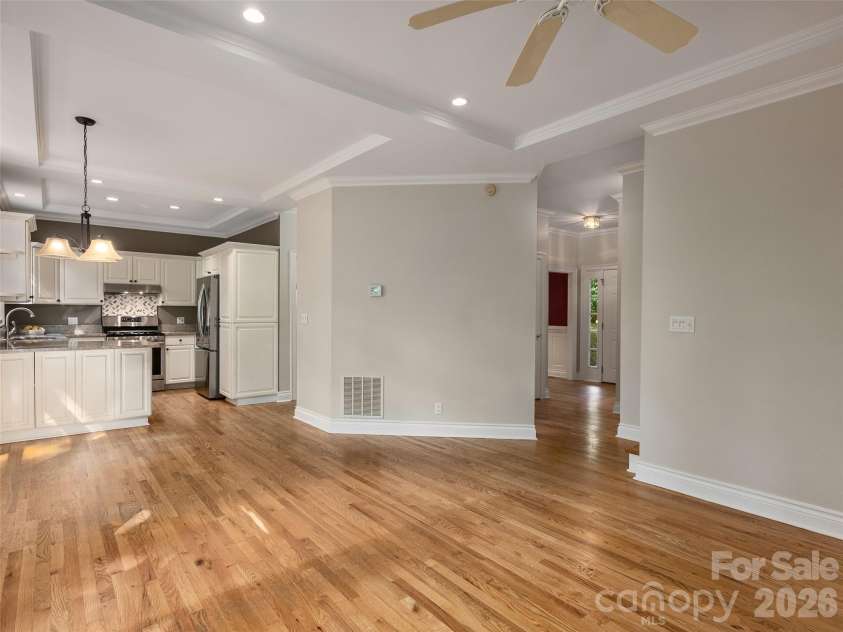 177 Skyview Circle, Asheville, NC 28804.  MLS# CAR4427276, YatesRealty ID 52333. 