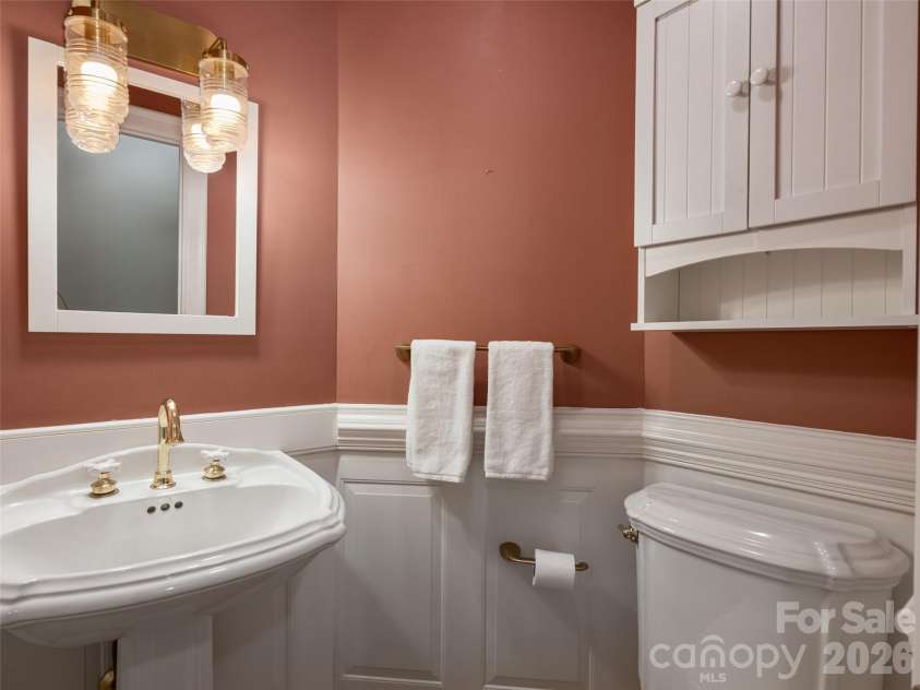 177 Skyview Circle, Asheville, NC 28804.  MLS# CAR4427276, YatesRealty ID 52333. 