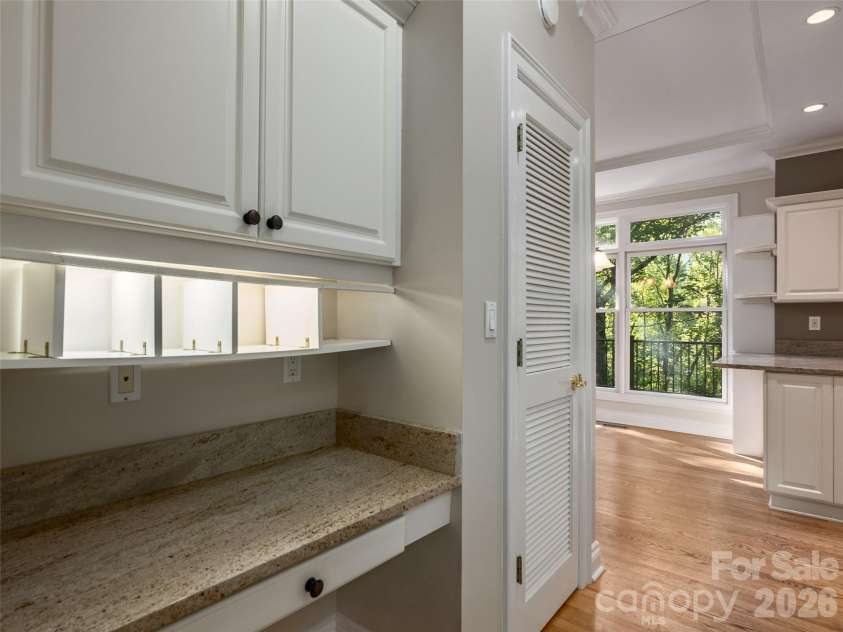 177 Skyview Circle, Asheville, NC 28804.  MLS# CAR4427276, YatesRealty ID 52333. 