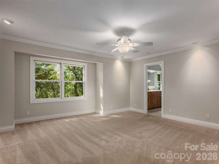 177 Skyview Circle, Asheville, NC 28804.  MLS# CAR4427276, YatesRealty ID 52333. 