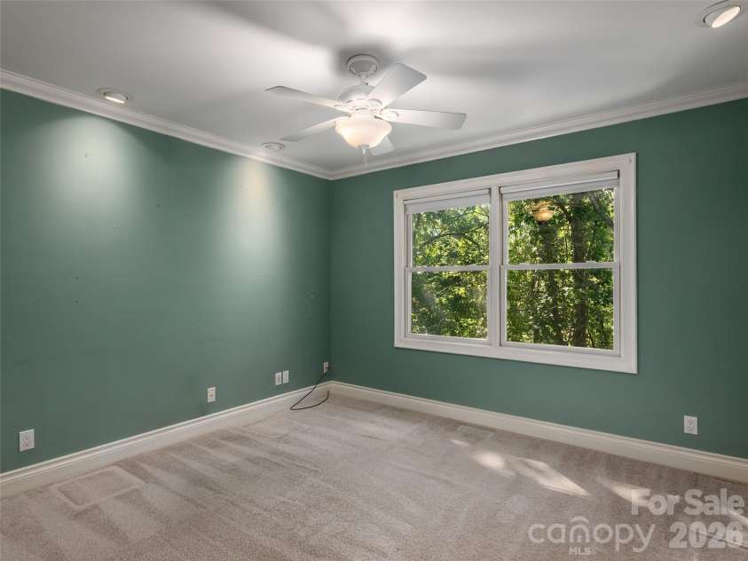 177 Skyview Circle, Asheville, NC 28804.  MLS# CAR4427276, YatesRealty ID 52333. 