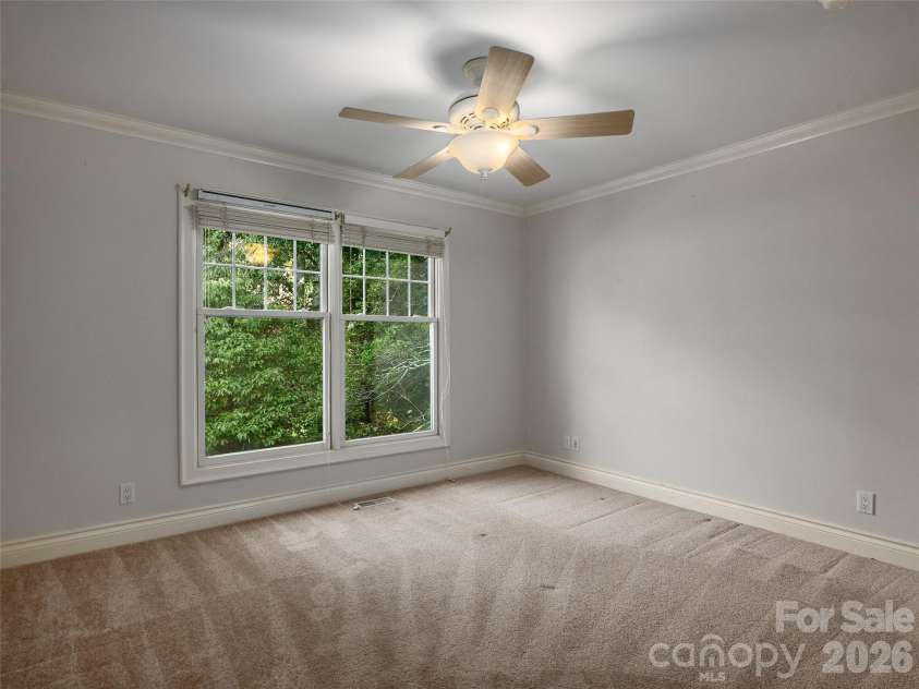 177 Skyview Circle, Asheville, NC 28804.  MLS# CAR4427276, YatesRealty ID 52333. 