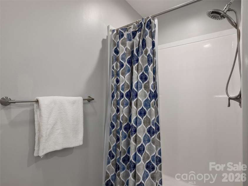 177 Skyview Circle, Asheville, NC 28804.  MLS# CAR4427276, YatesRealty ID 52333. 