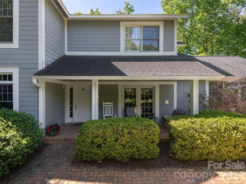 177 Skyview Circle, Asheville, NC 28804.  MLS# CAR4427276, YatesRealty ID 52333. 