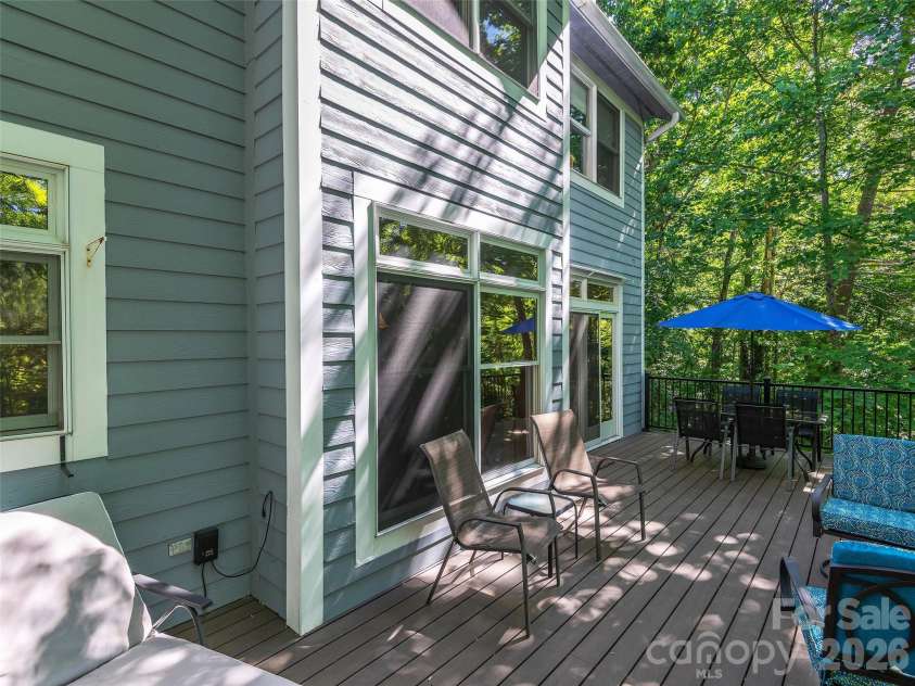 177 Skyview Circle, Asheville, NC 28804.  MLS# CAR4427276, YatesRealty ID 52333. 
