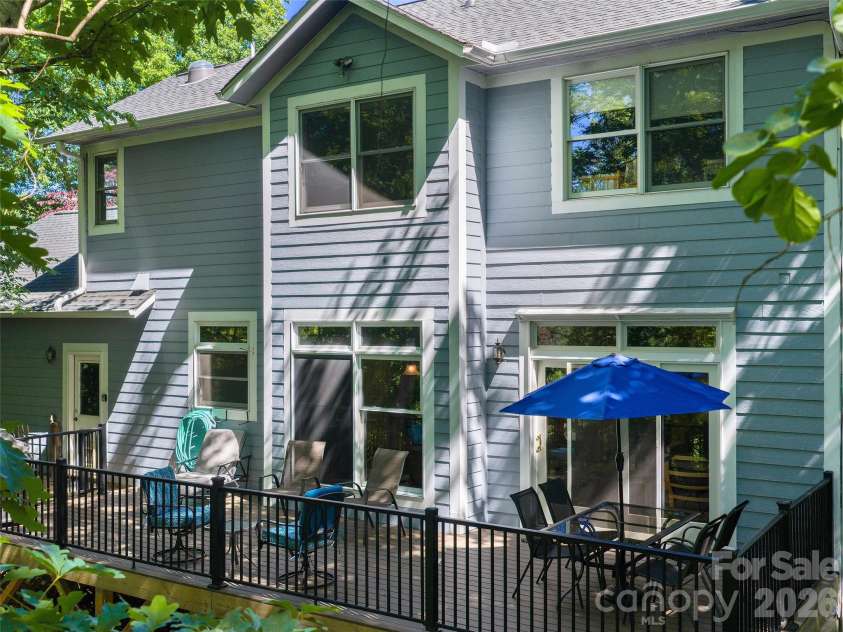 177 Skyview Circle, Asheville, NC 28804.  MLS# CAR4427276, YatesRealty ID 52333. 