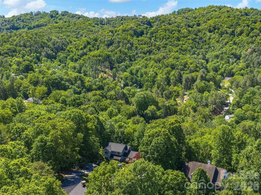 177 Skyview Circle, Asheville, NC 28804.  MLS# CAR4427276, YatesRealty ID 52333. 