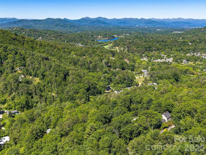 177 Skyview Circle, Asheville, NC 28804.  MLS# CAR4427276, YatesRealty ID 52333. 