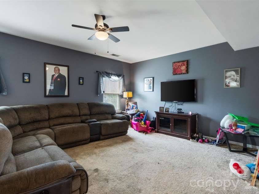 2067 Hamil Ridge Drive, Waxhaw, NC 28173.  MLS# CAR4426674, YatesRealty ID 52336. 