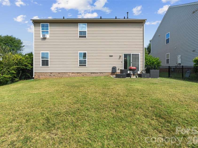 2067 Hamil Ridge Drive, Waxhaw, NC 28173.  MLS# CAR4426674, YatesRealty ID 52336. 