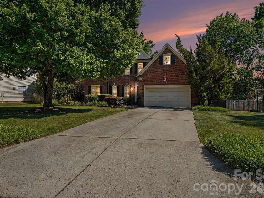 5718 Bayleaf Lane, Greensboro, NC 27455.  MLS# CAR4426005, YatesRealty ID 52339. 
