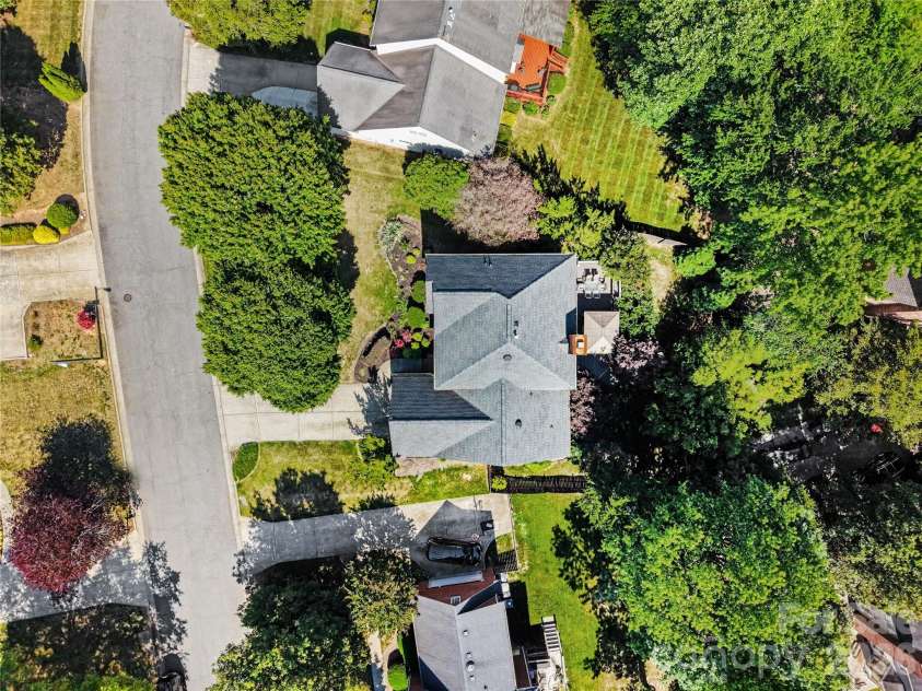 5718 Bayleaf Lane, Greensboro, NC 27455.  MLS# CAR4426005, YatesRealty ID 52339. 