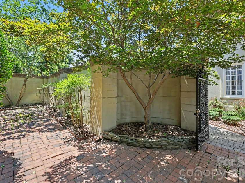 4320 Doverstone Lane, Greensboro, NC 27407.  MLS# CAR4426044, YatesRealty ID 52340. 