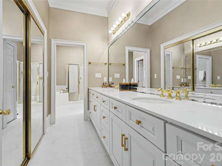 4320 Doverstone Lane, Greensboro, NC 27407.  MLS# CAR4426044, YatesRealty ID 52340. 
