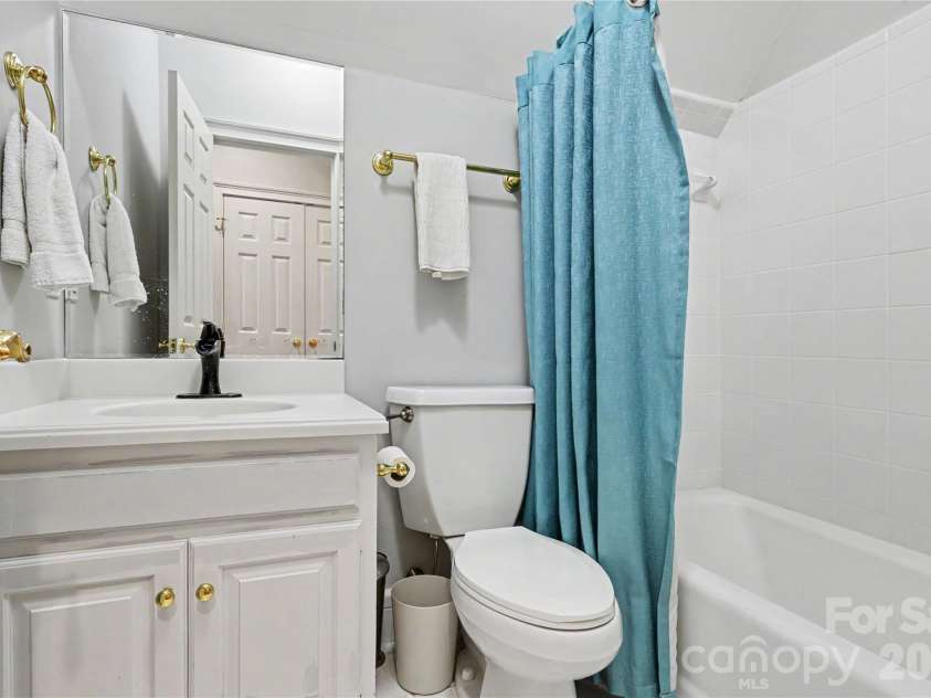 4320 Doverstone Lane, Greensboro, NC 27407.  MLS# CAR4426044, YatesRealty ID 52340. 