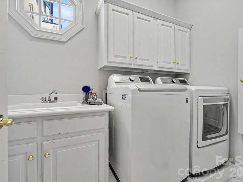 4320 Doverstone Lane, Greensboro, NC 27407.  MLS# CAR4426044, YatesRealty ID 52340. 