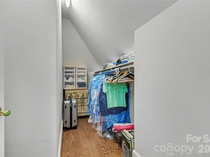 4320 Doverstone Lane, Greensboro, NC 27407.  MLS# CAR4426044, YatesRealty ID 52340. 