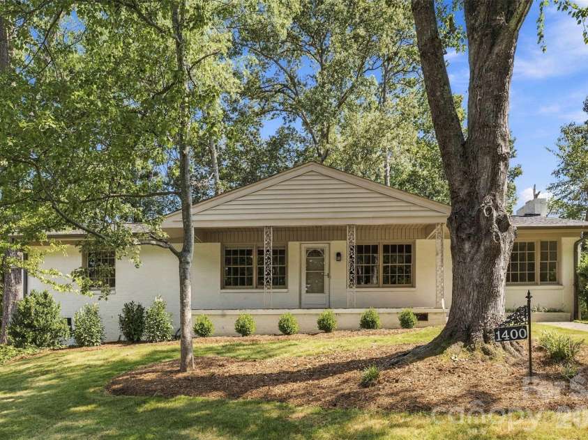 1400 Lynhurst Drive, Gastonia, NC 28054.  MLS# CAR4426246, YatesRealty ID 52341. 