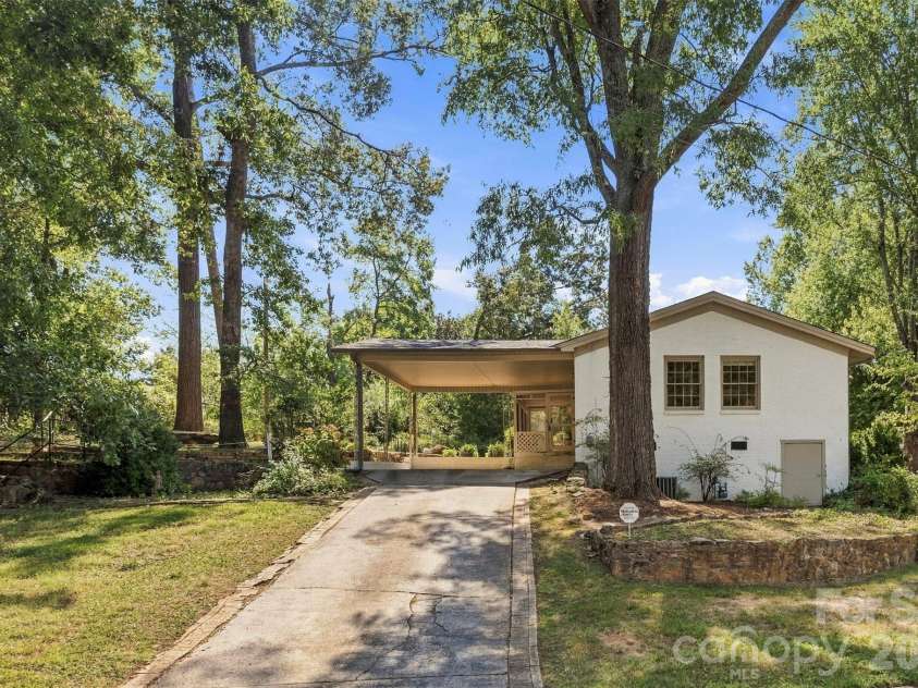 1400 Lynhurst Drive, Gastonia, NC 28054.  MLS# CAR4426246, YatesRealty ID 52341. 