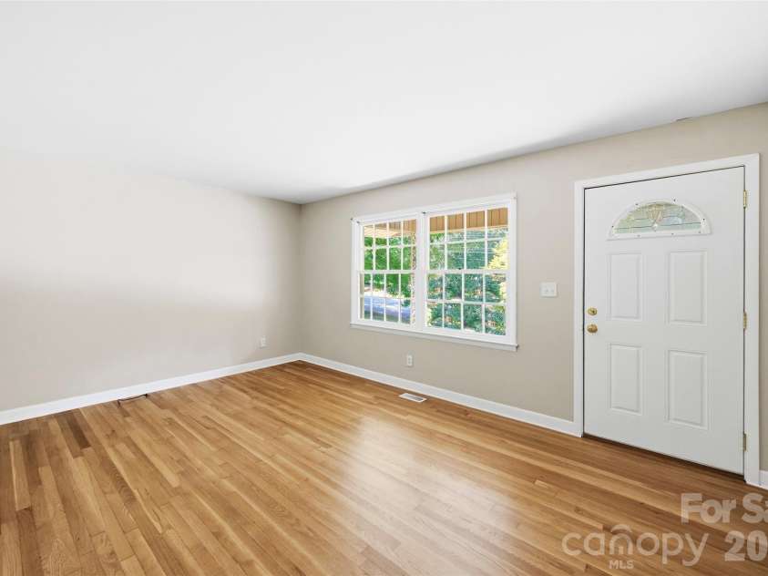 1400 Lynhurst Drive, Gastonia, NC 28054.  MLS# CAR4426246, YatesRealty ID 52341. 