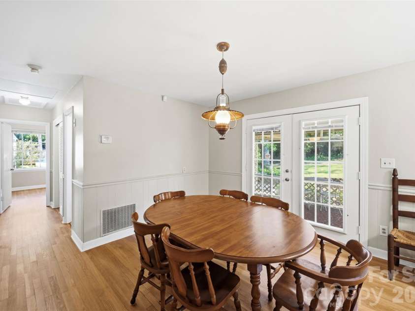 1400 Lynhurst Drive, Gastonia, NC 28054.  MLS# CAR4426246, YatesRealty ID 52341. 