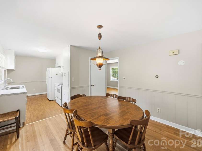 1400 Lynhurst Drive, Gastonia, NC 28054.  MLS# CAR4426246, YatesRealty ID 52341. 