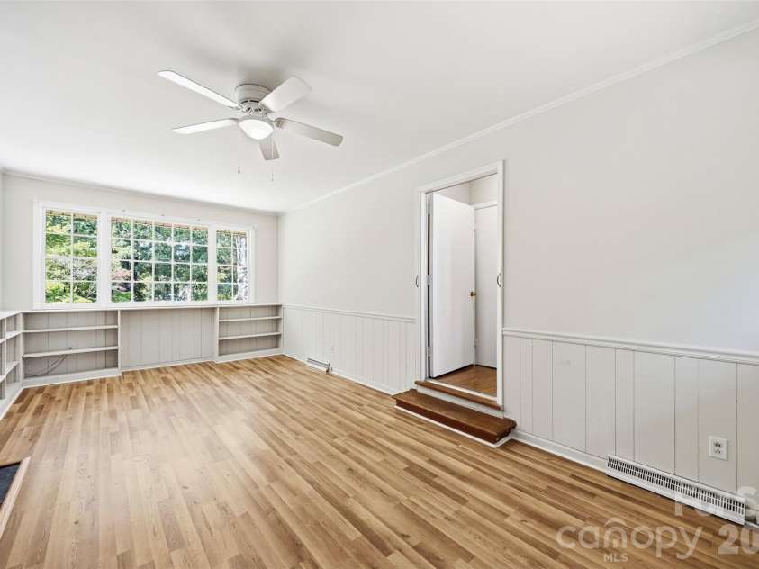 1400 Lynhurst Drive, Gastonia, NC 28054.  MLS# CAR4426246, YatesRealty ID 52341. 