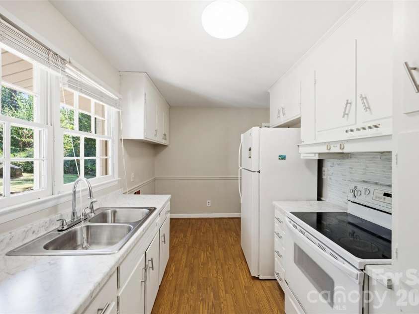1400 Lynhurst Drive, Gastonia, NC 28054.  MLS# CAR4426246, YatesRealty ID 52341. 