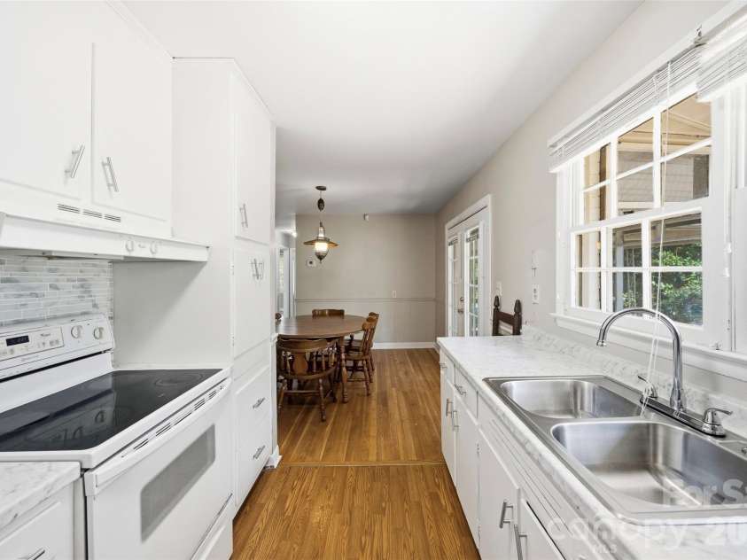 1400 Lynhurst Drive, Gastonia, NC 28054.  MLS# CAR4426246, YatesRealty ID 52341. 
