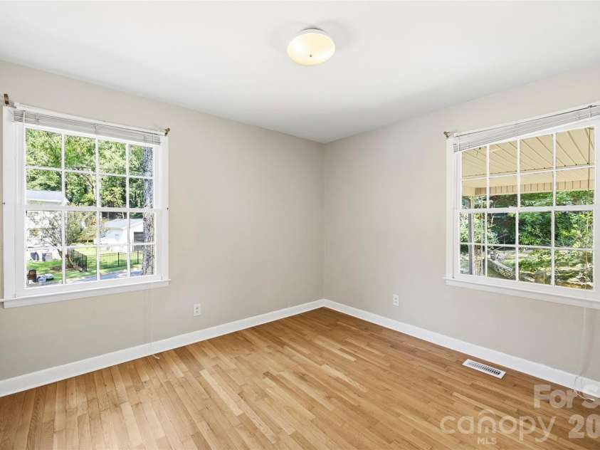 1400 Lynhurst Drive, Gastonia, NC 28054.  MLS# CAR4426246, YatesRealty ID 52341. 