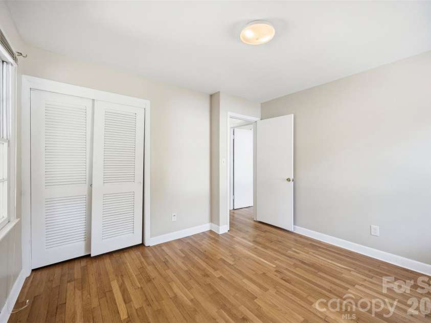 1400 Lynhurst Drive, Gastonia, NC 28054.  MLS# CAR4426246, YatesRealty ID 52341. 