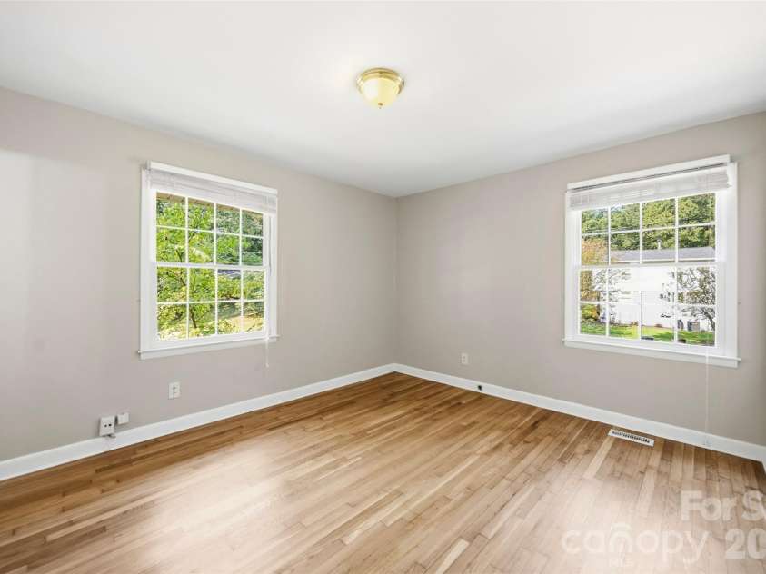 1400 Lynhurst Drive, Gastonia, NC 28054.  MLS# CAR4426246, YatesRealty ID 52341. 