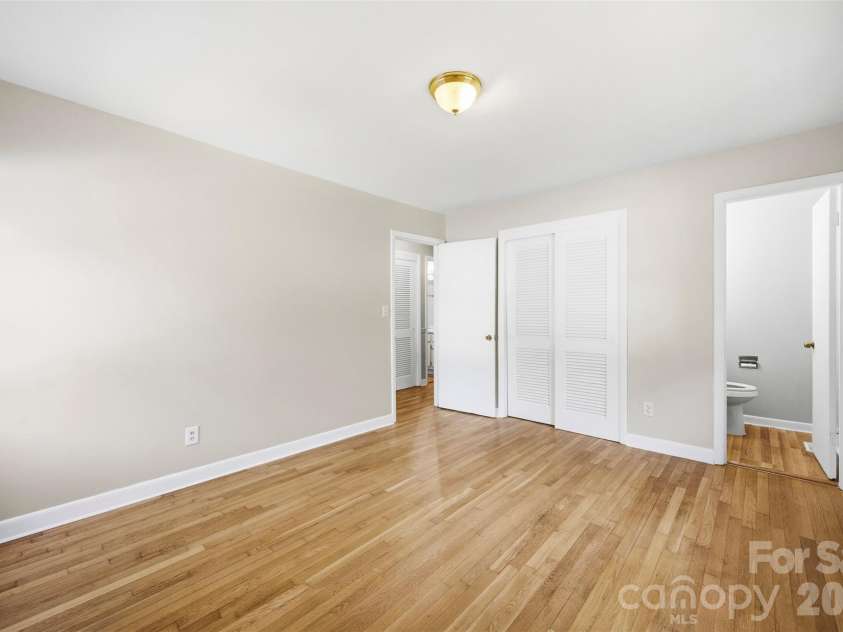 1400 Lynhurst Drive, Gastonia, NC 28054.  MLS# CAR4426246, YatesRealty ID 52341. 