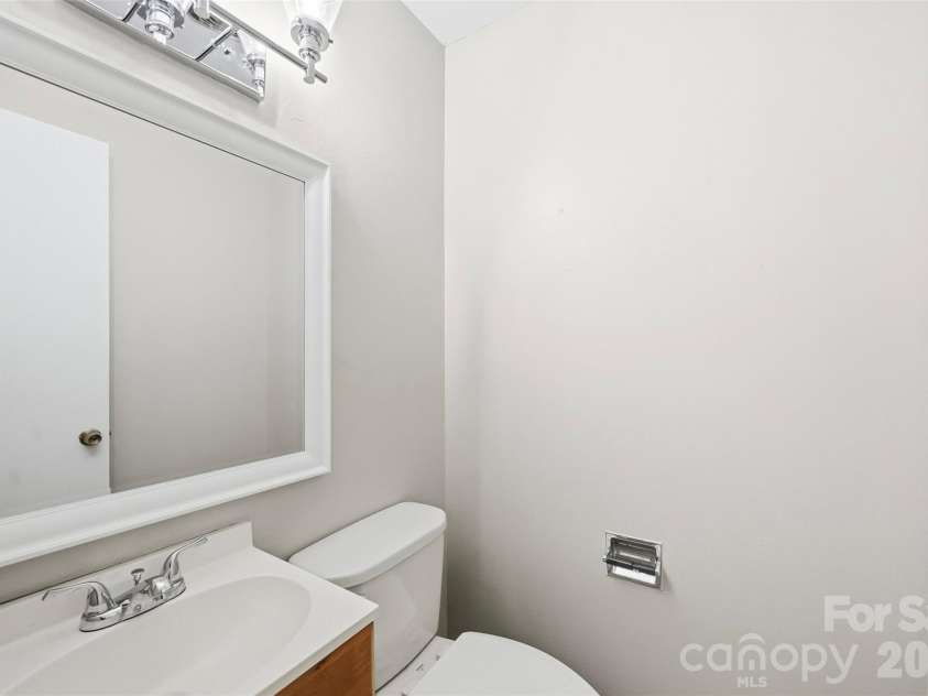 1400 Lynhurst Drive, Gastonia, NC 28054.  MLS# CAR4426246, YatesRealty ID 52341. 