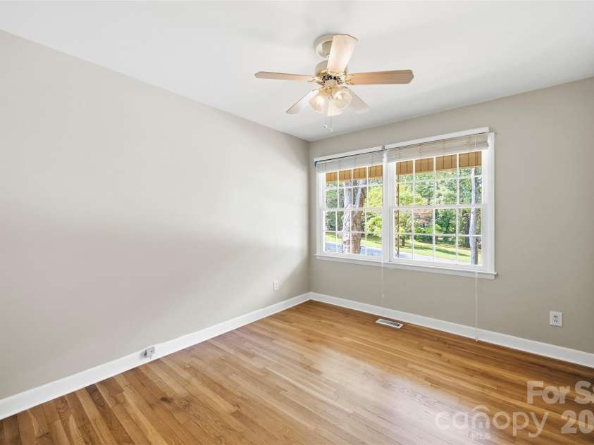 1400 Lynhurst Drive, Gastonia, NC 28054.  MLS# CAR4426246, YatesRealty ID 52341. 