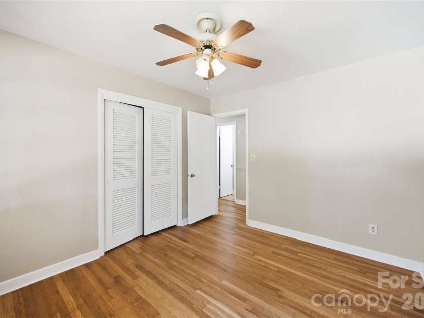 1400 Lynhurst Drive, Gastonia, NC 28054.  MLS# CAR4426246, YatesRealty ID 52341. 