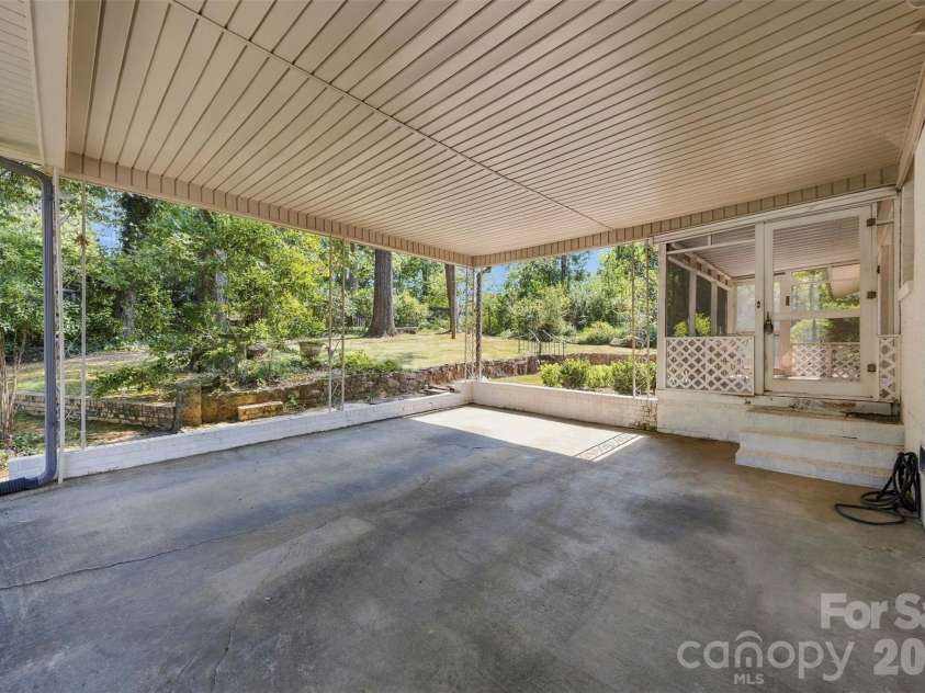 1400 Lynhurst Drive, Gastonia, NC 28054.  MLS# CAR4426246, YatesRealty ID 52341. 