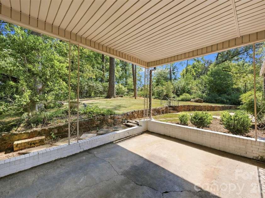 1400 Lynhurst Drive, Gastonia, NC 28054.  MLS# CAR4426246, YatesRealty ID 52341. 