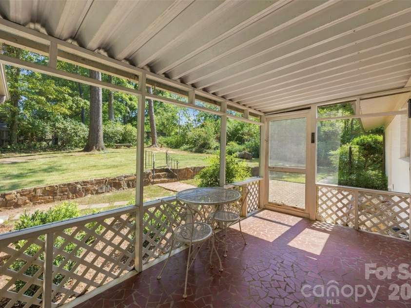 1400 Lynhurst Drive, Gastonia, NC 28054.  MLS# CAR4426246, YatesRealty ID 52341. 