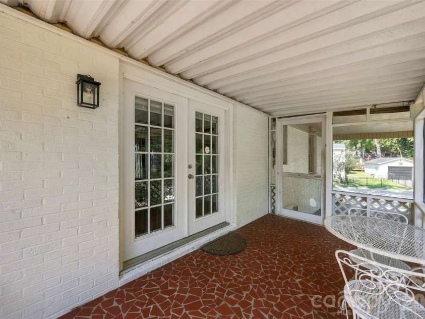 1400 Lynhurst Drive, Gastonia, NC 28054.  MLS# CAR4426246, YatesRealty ID 52341. 