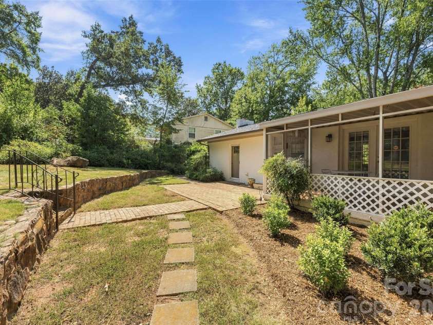 1400 Lynhurst Drive, Gastonia, NC 28054.  MLS# CAR4426246, YatesRealty ID 52341. 