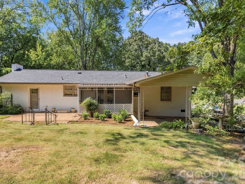 1400 Lynhurst Drive, Gastonia, NC 28054.  MLS# CAR4426246, YatesRealty ID 52341. 