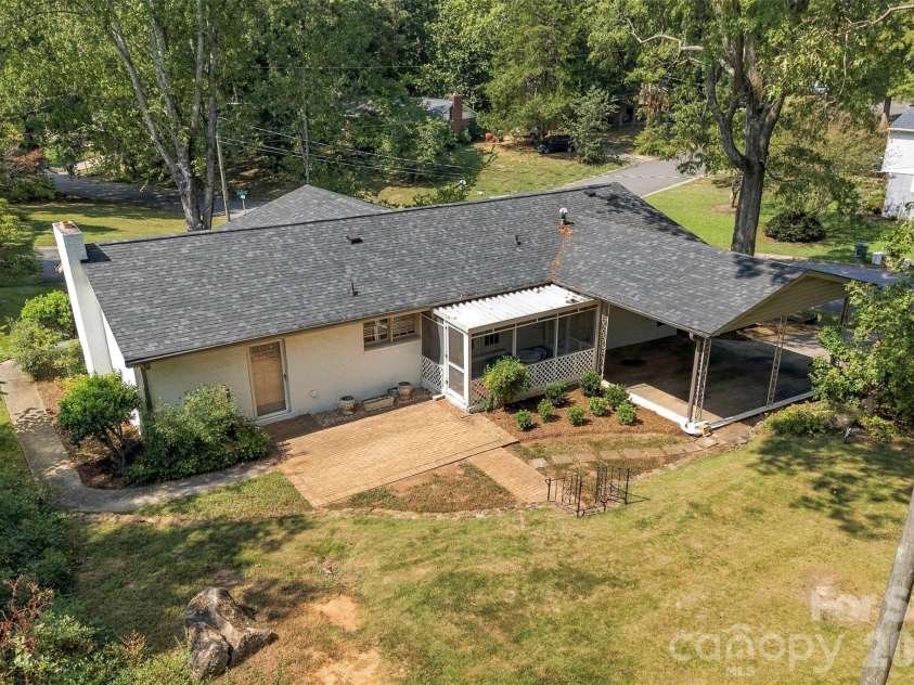 1400 Lynhurst Drive, Gastonia, NC 28054.  MLS# CAR4426246, YatesRealty ID 52341. 